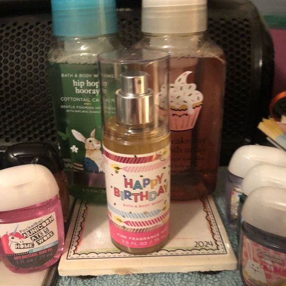 NWT Bath & Body Works Birthday 15 Pc Soap & Sanitizers - Picture 10 of 10